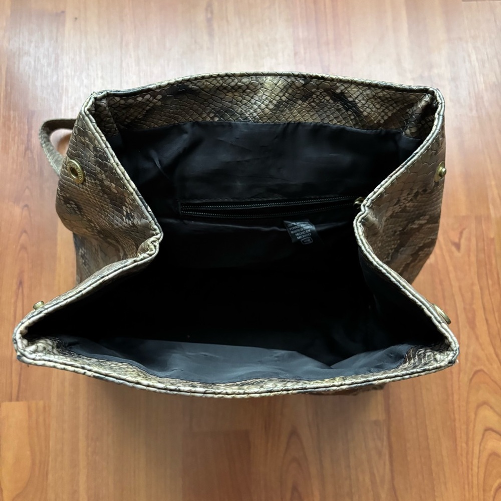 Women’s Chic Snakeskin Pattern Backpack - image 6